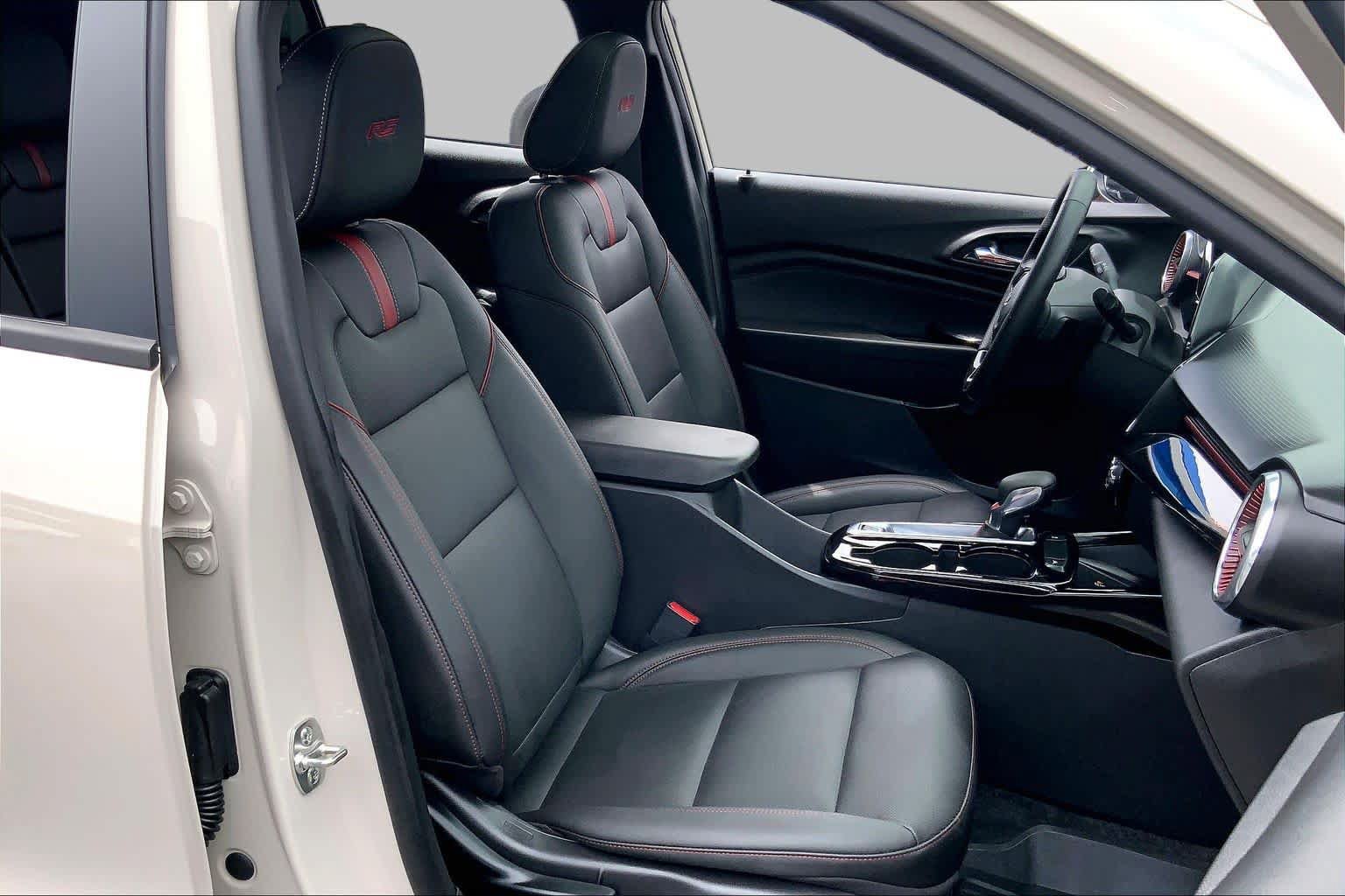 Certified 2026 Chevrolet Trax RS w/ Sunroof Package FWD image 9