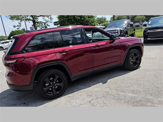 Used 2023 Jeep Grand Cherokee Altitude image 21