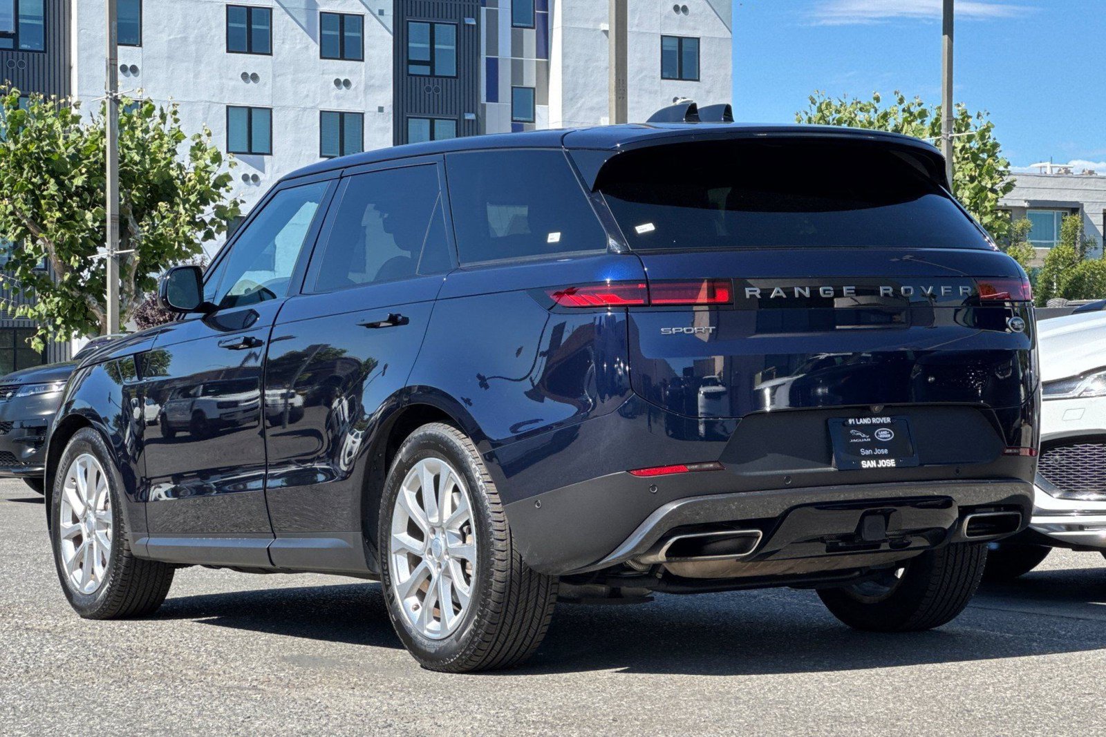 Used 2023 Land Rover Range Rover Sport SE AWD/4WD image 3