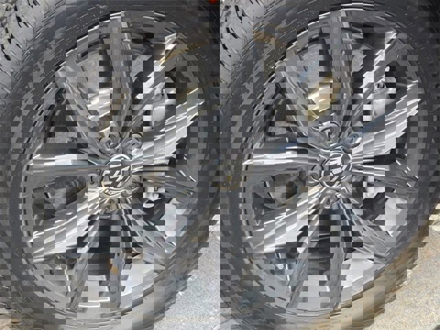 Used 2024 Volkswagen Tiguan SE image 16