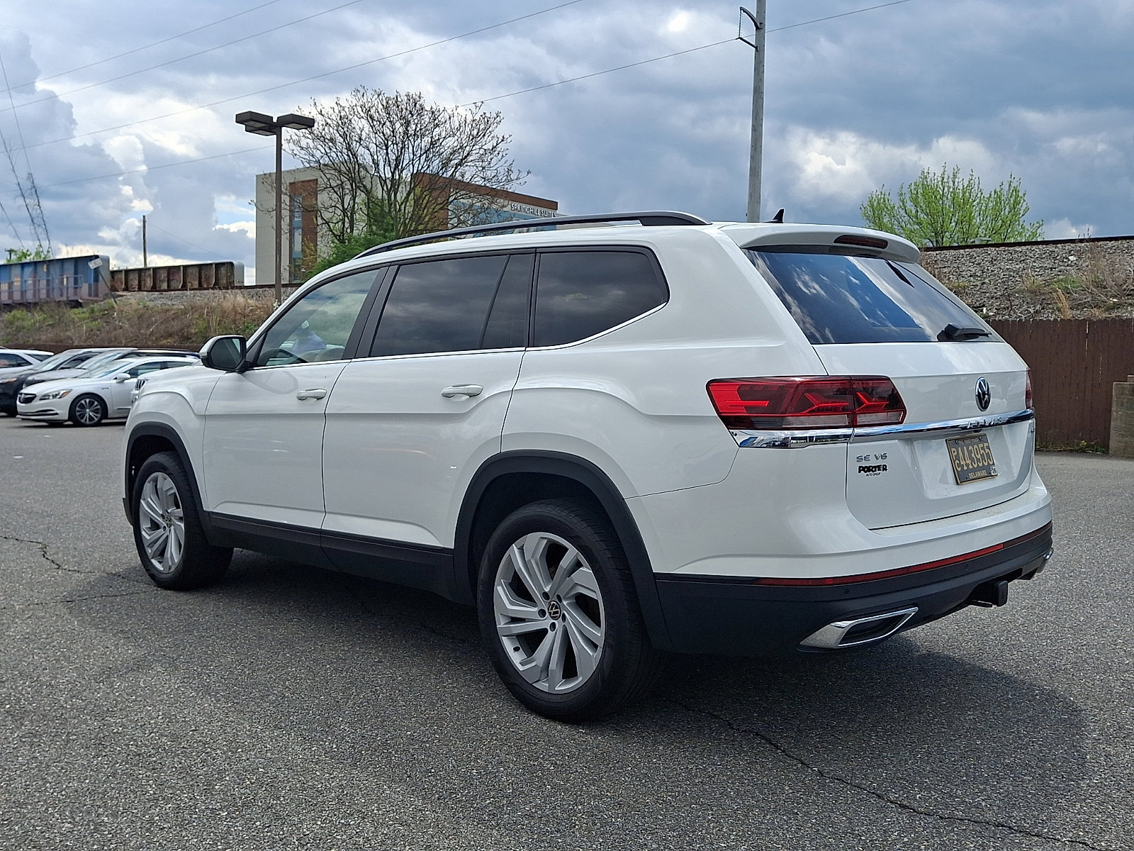 Used 2023 Volkswagen Atlas SE w/ Panoramic Sunroof Package image 4