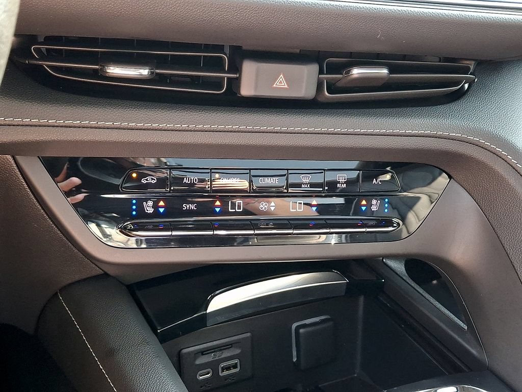Used 2021 Buick Envision Avenir AWD/4WD image 16