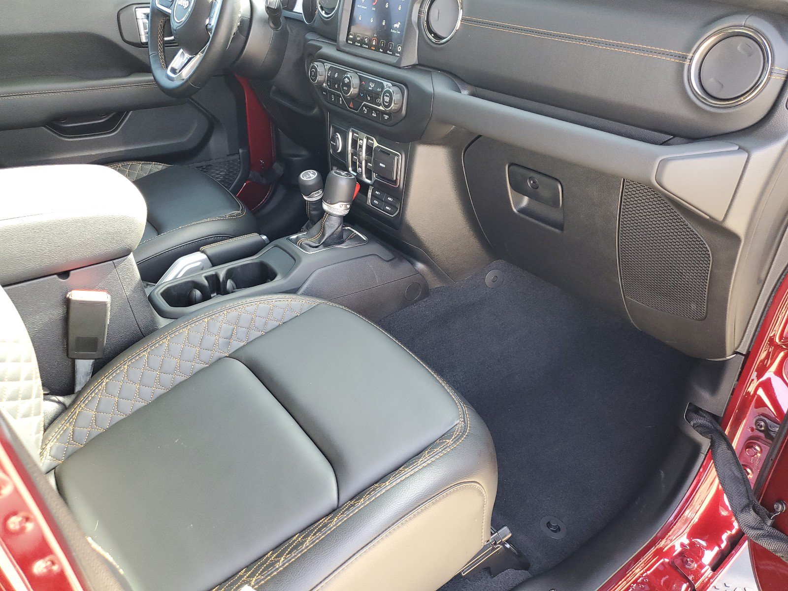Used 2021 Jeep Wrangler Unlimited Sahara AWD/4WD image 9