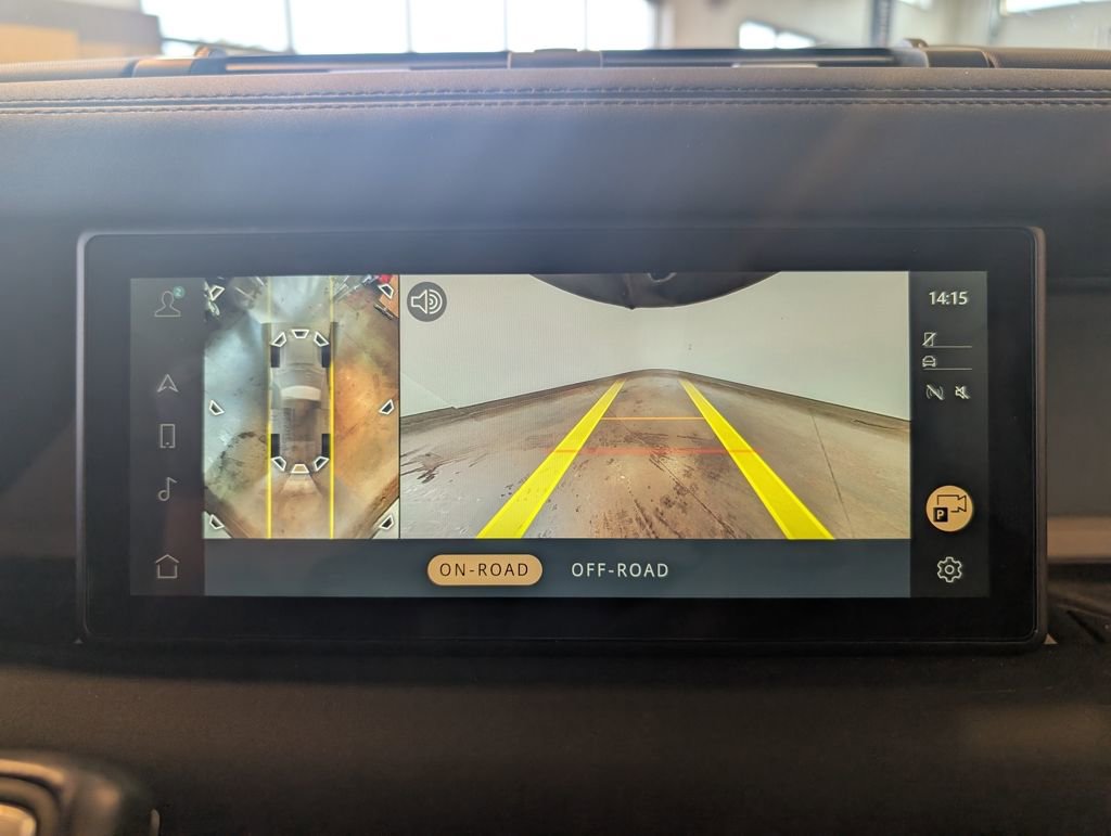 Used 2024 Land Rover Defender 110 SE image 21