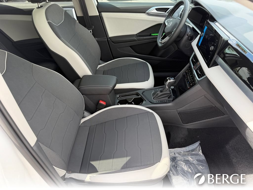 New 2026 Volkswagen Taos SE FWD image 22