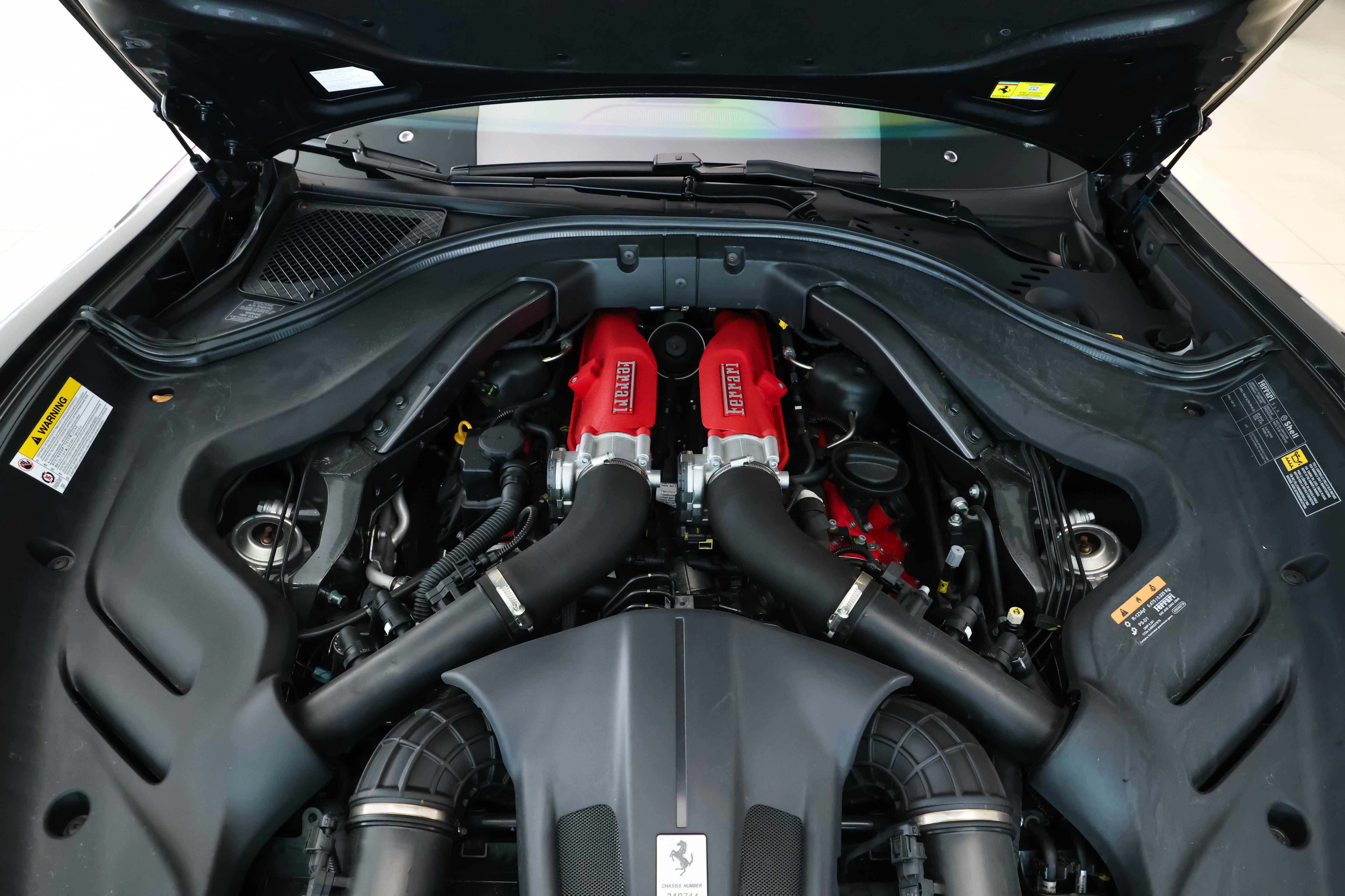 Used 2025 Ferrari Roma Spider RWD image 39