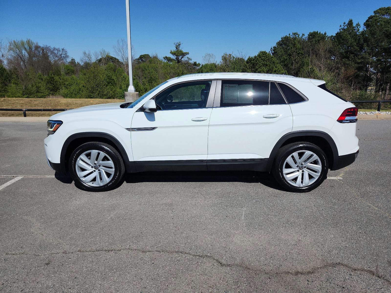 Used 2023 Volkswagen Atlas Cross Sport SE w/ Panoramic Sunroof Package image 2