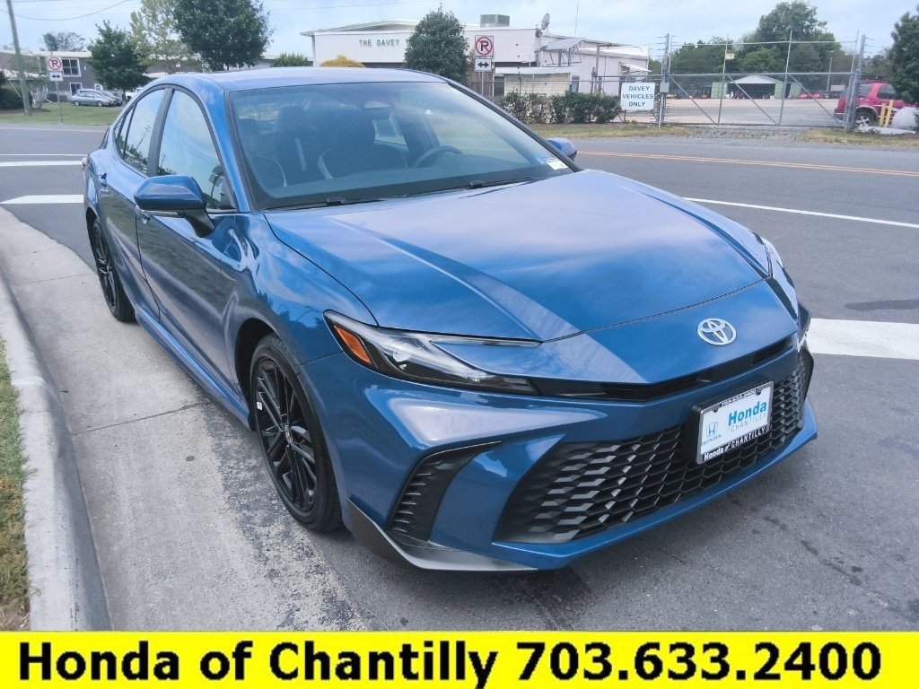 Used 2026 Toyota Camry SE FWD image 9