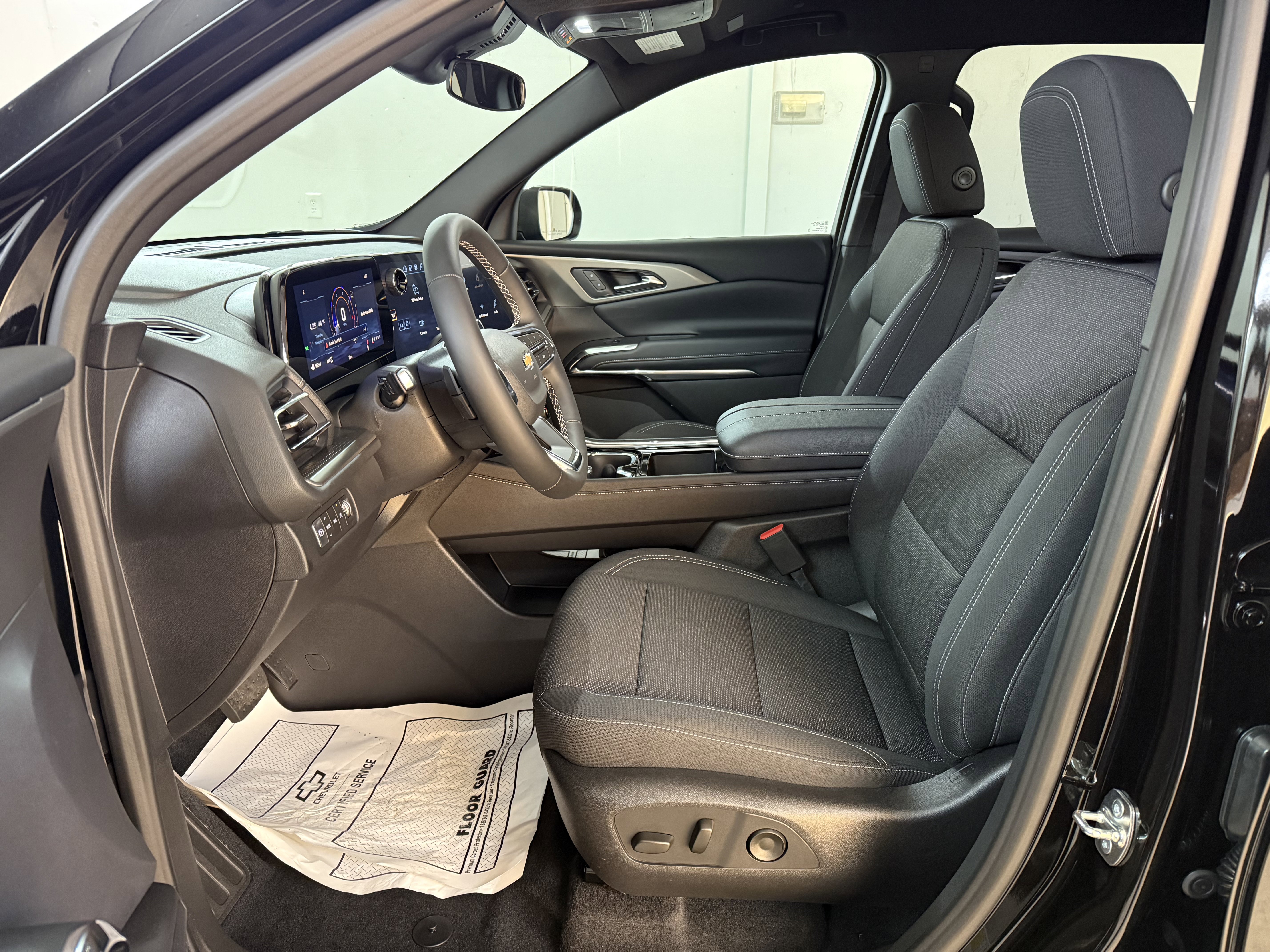 New 2026 Chevrolet Traverse LT image 12