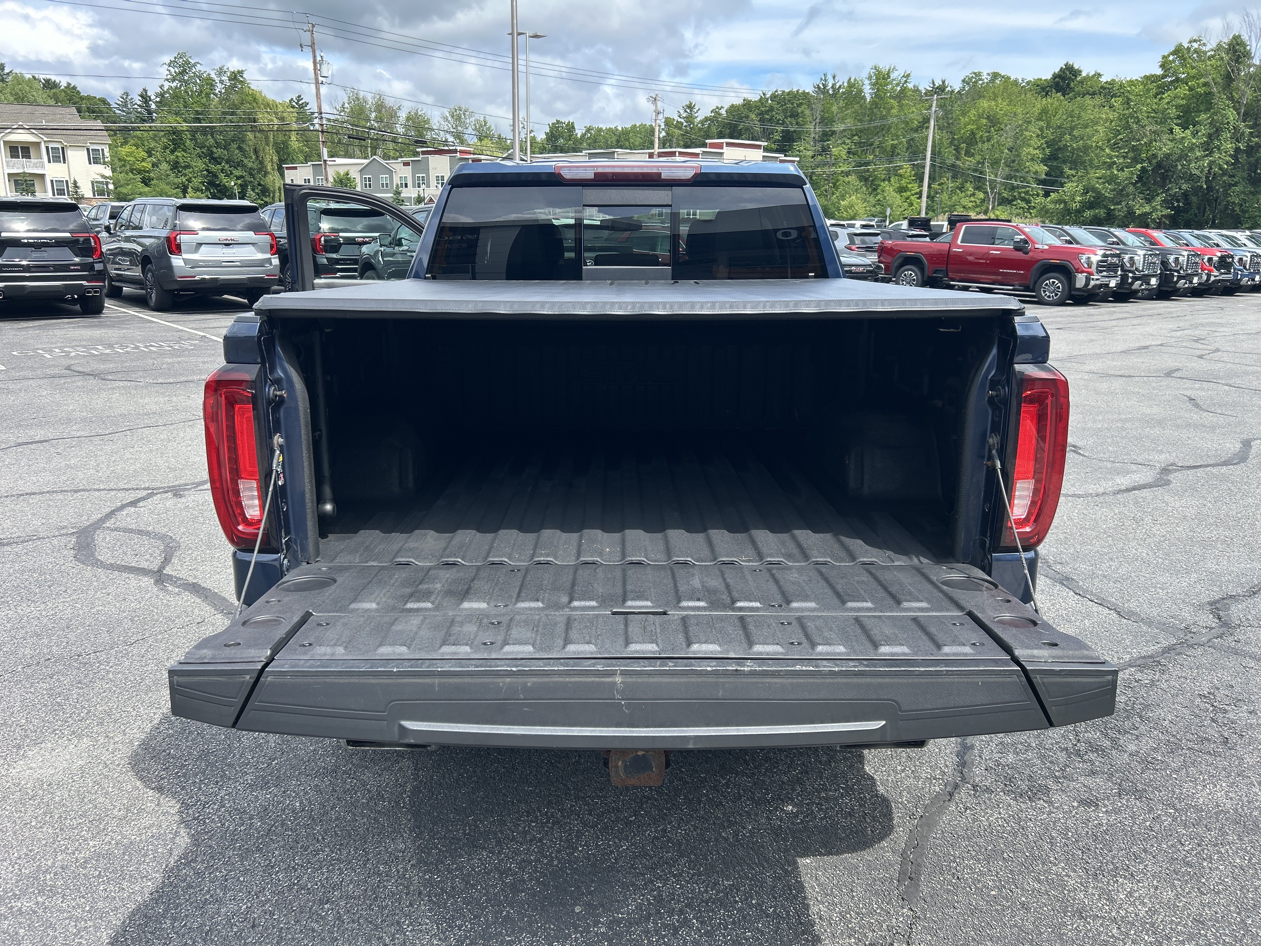 Used 2021 GMC Sierra 1500 SLT w/ SLT Convenience Package AWD/4WD image 14
