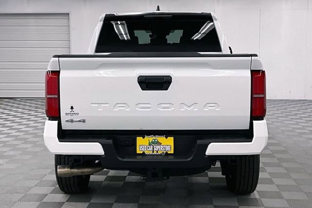 Used 2025 Toyota Tacoma SR5 AWD/4WD image 5