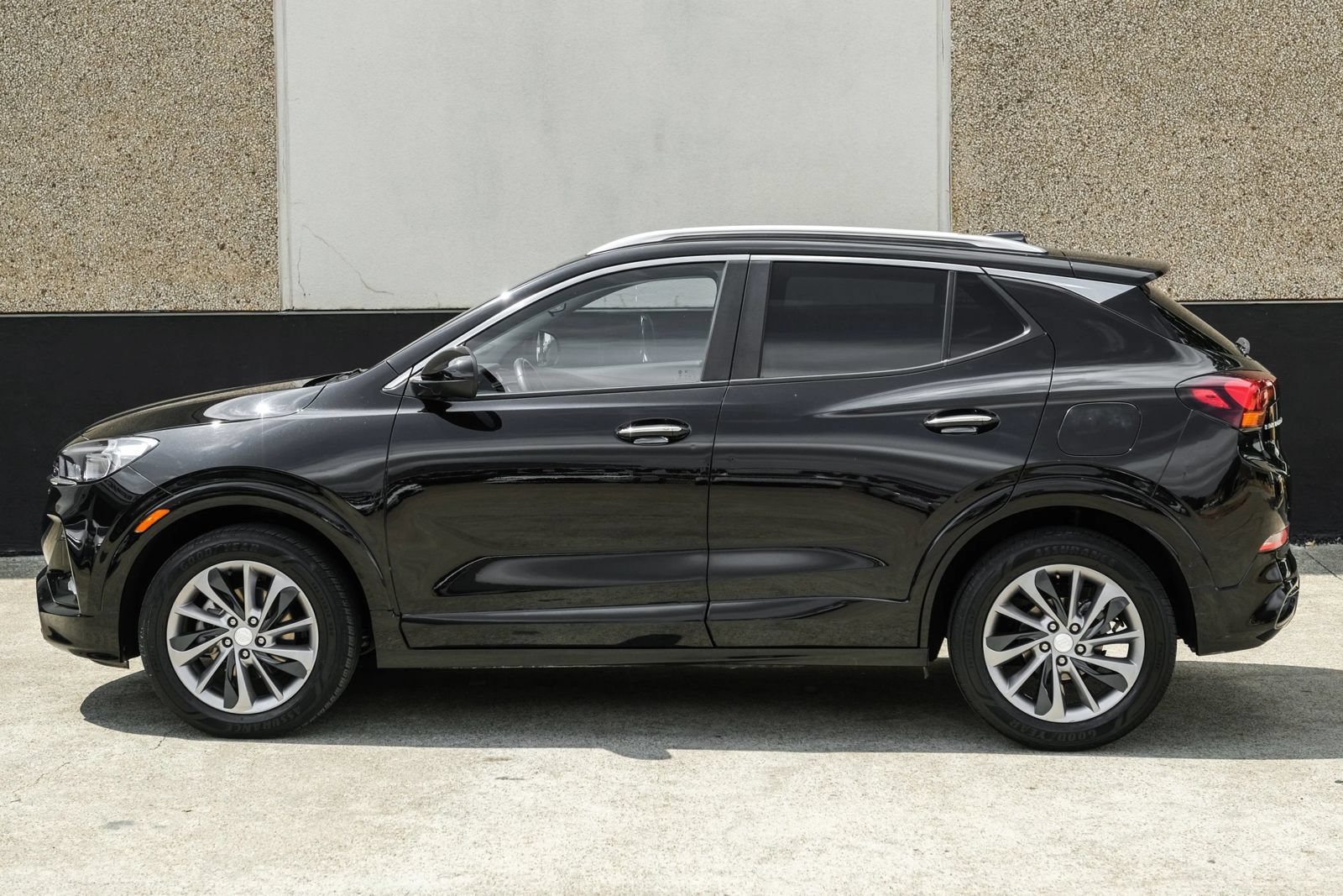 Used 2023 Buick Encore GX Select w/ Sport Touring Package FWD image 10