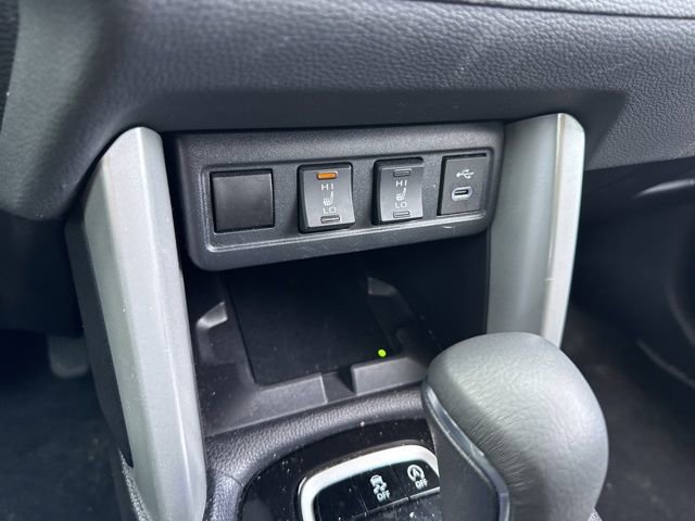 Used 2025 Toyota Corolla Cross XLE image 17