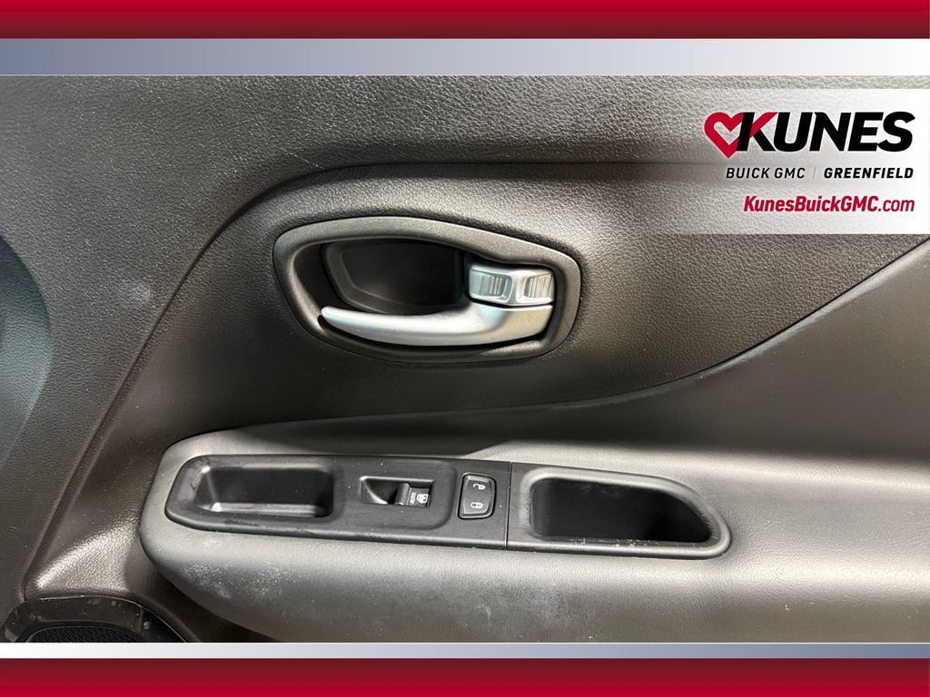 Used 2019 Jeep Renegade Altitude w/ Quick Order Package 2XM FWD image 34