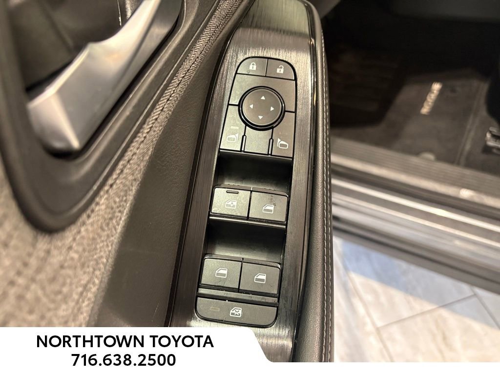 Used 2022 Nissan Rogue SV image 26