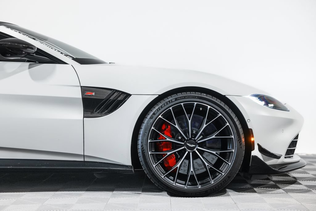 Used 2023 Aston Martin V8 Vantage Coupe RWD image 4