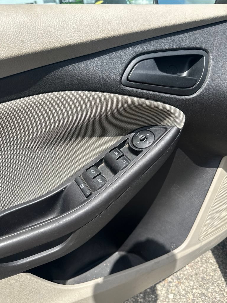 Used 2012 Ford Focus SE FWD image 8