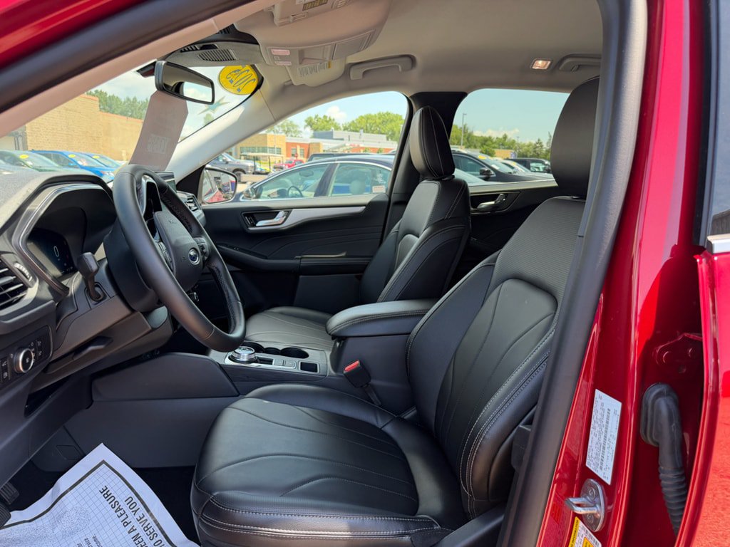 Used 2025 Ford Escape SE w/ PHEV Premium Package FWD image 7