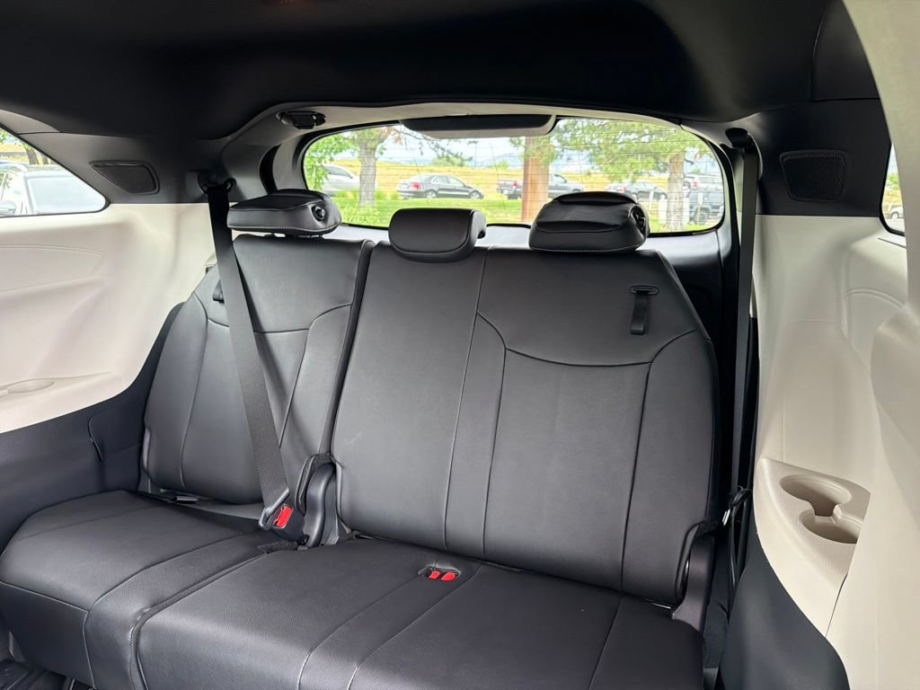 Used 2026 Toyota Sienna Limited FWD image 19
