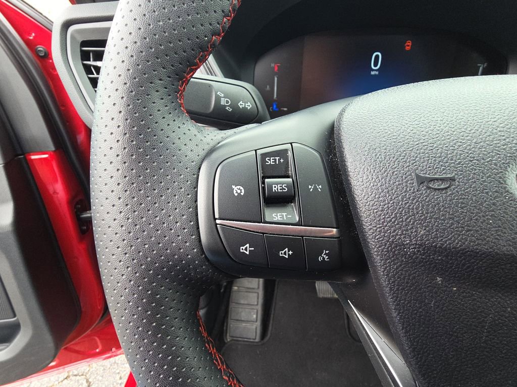 Used 2025 Ford Escape ST-Line Select AWD/4WD image 18
