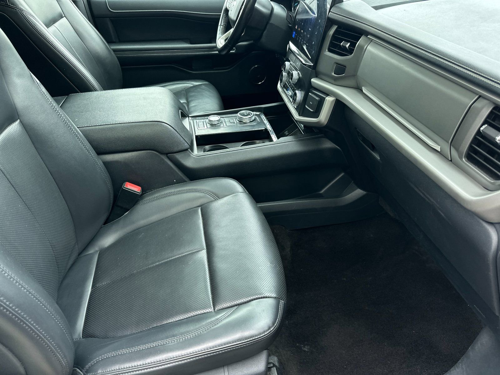 Used 2022 Ford Expedition XLT w/ Equipment Group 202A image 15