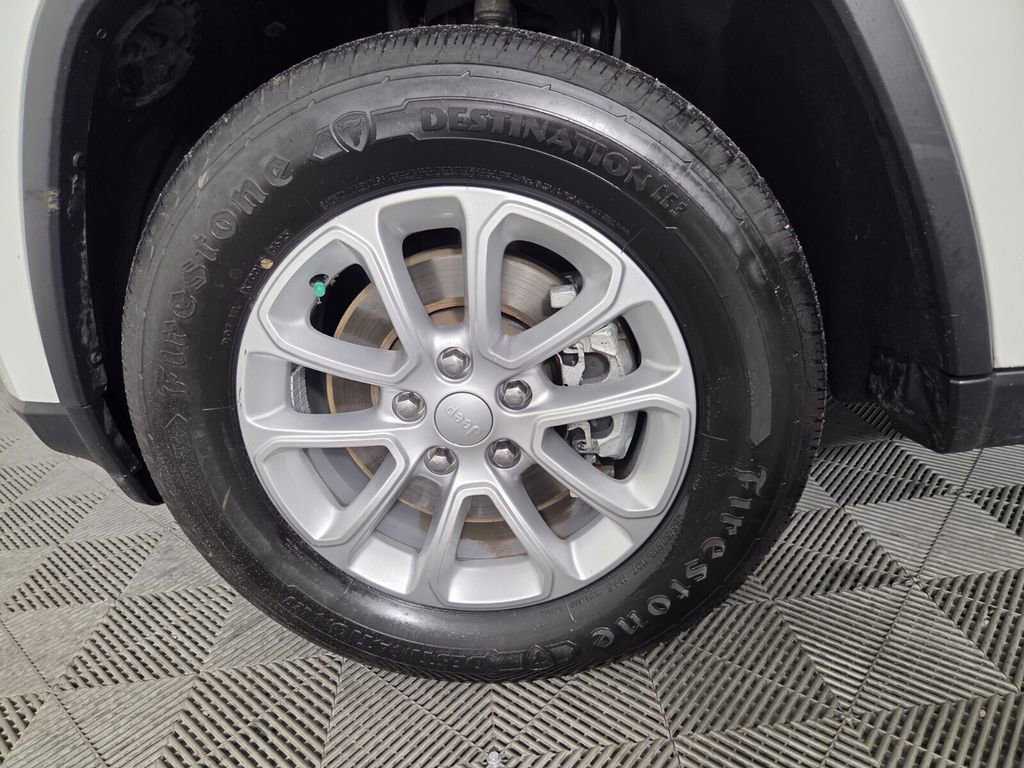 Certified 2022 Jeep Grand Cherokee Laredo E image 10