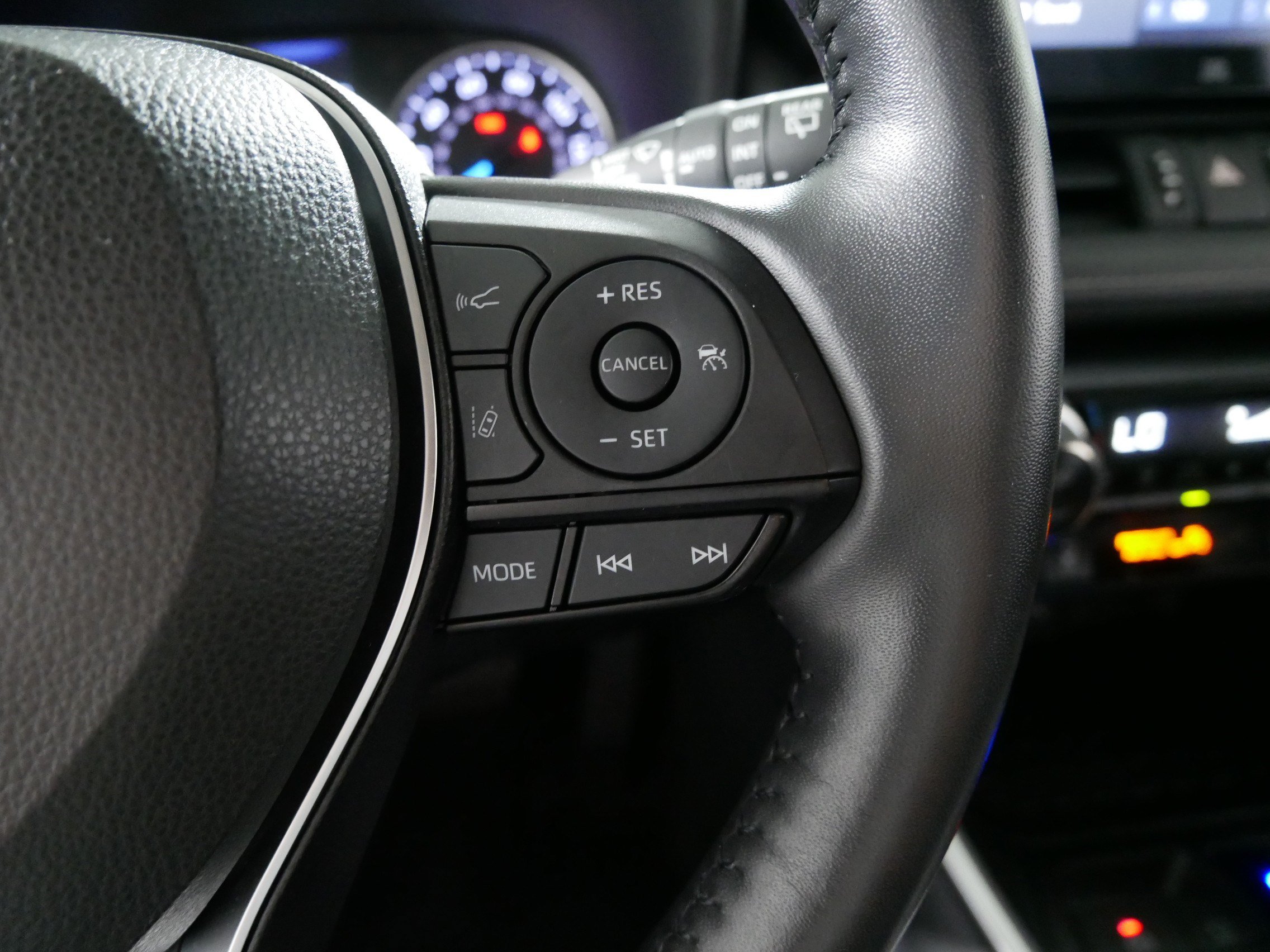 Used 2021 Toyota RAV4 XLE Premium AWD/4WD image 28