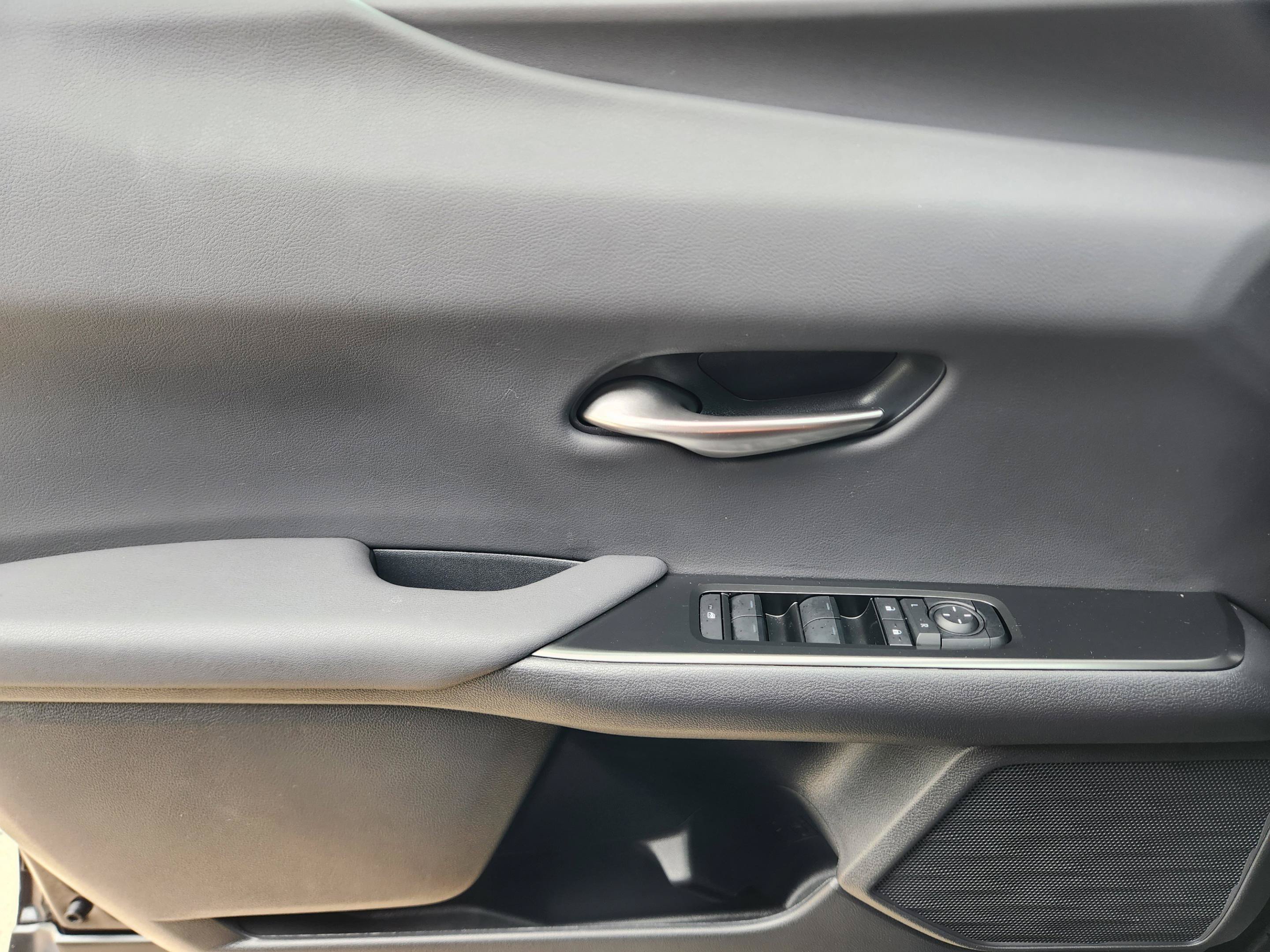 Used 2025 Lexus UX 300h FWD image 18
