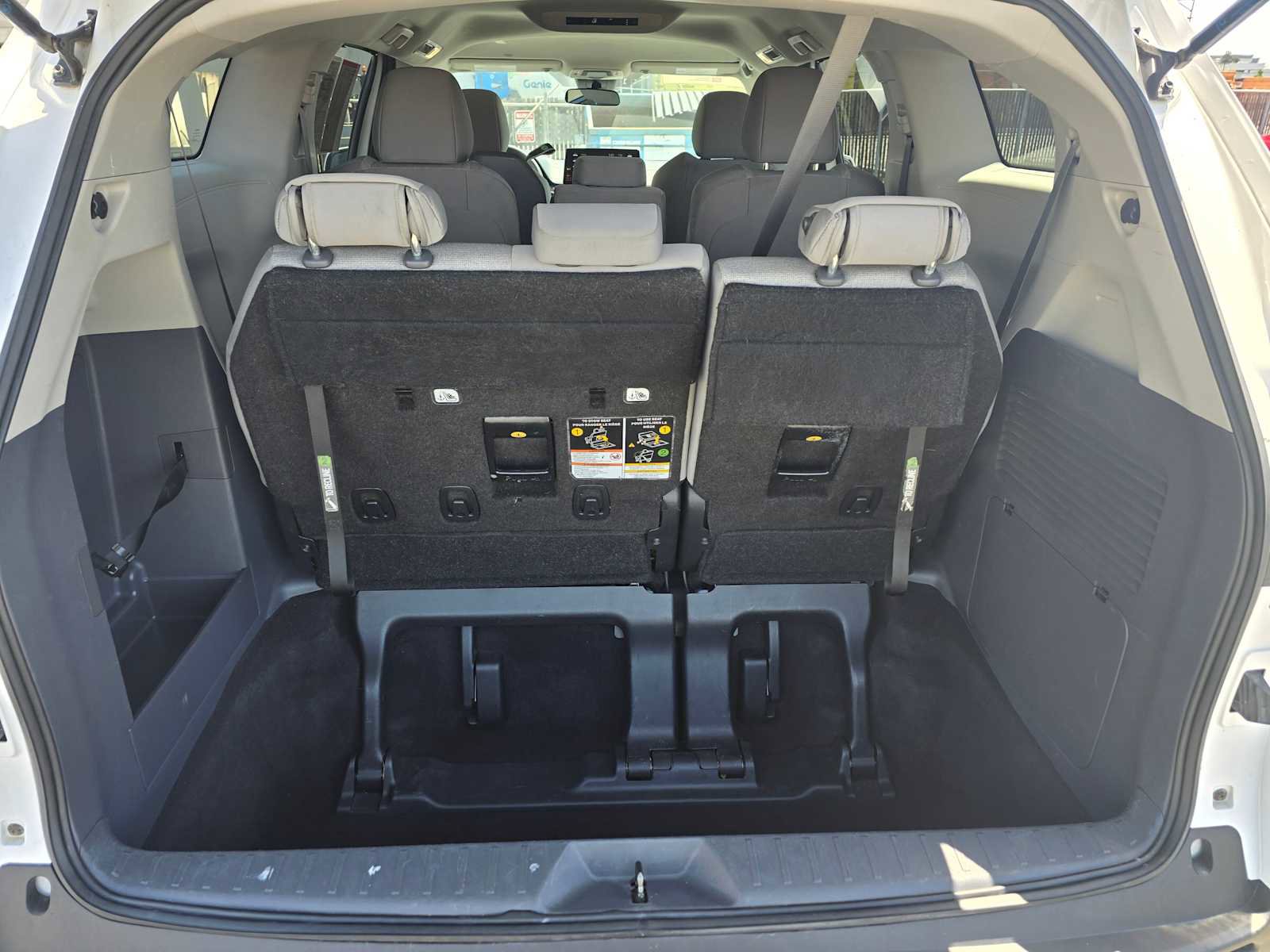 Used 2024 Toyota Sienna LE FWD image 17