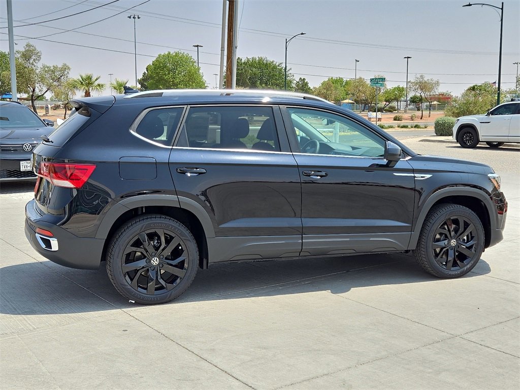 Used 2024 Volkswagen Taos SE image 11