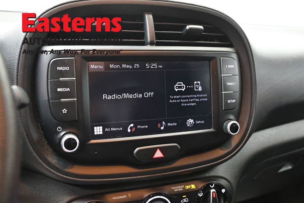 Used 2023 Kia Soul LX w/ LX Technology Package FWD image 19