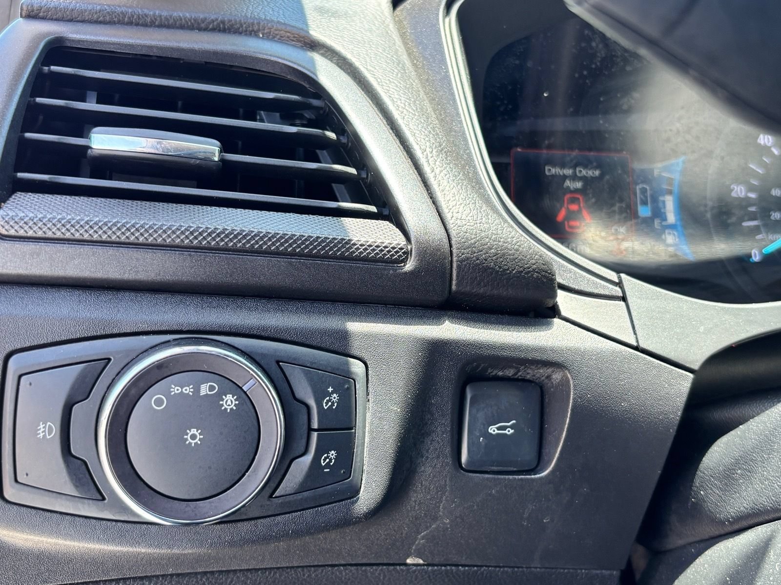 Used 2018 Ford Fusion SE w/ Equipment Group 601A FWD image 28