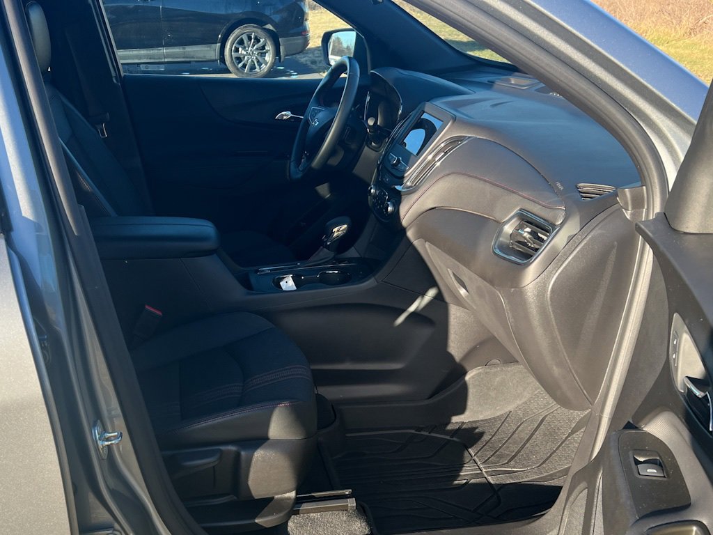 Certified 2023 Chevrolet Equinox RS w/ LPO, Floor Liner Package image 9