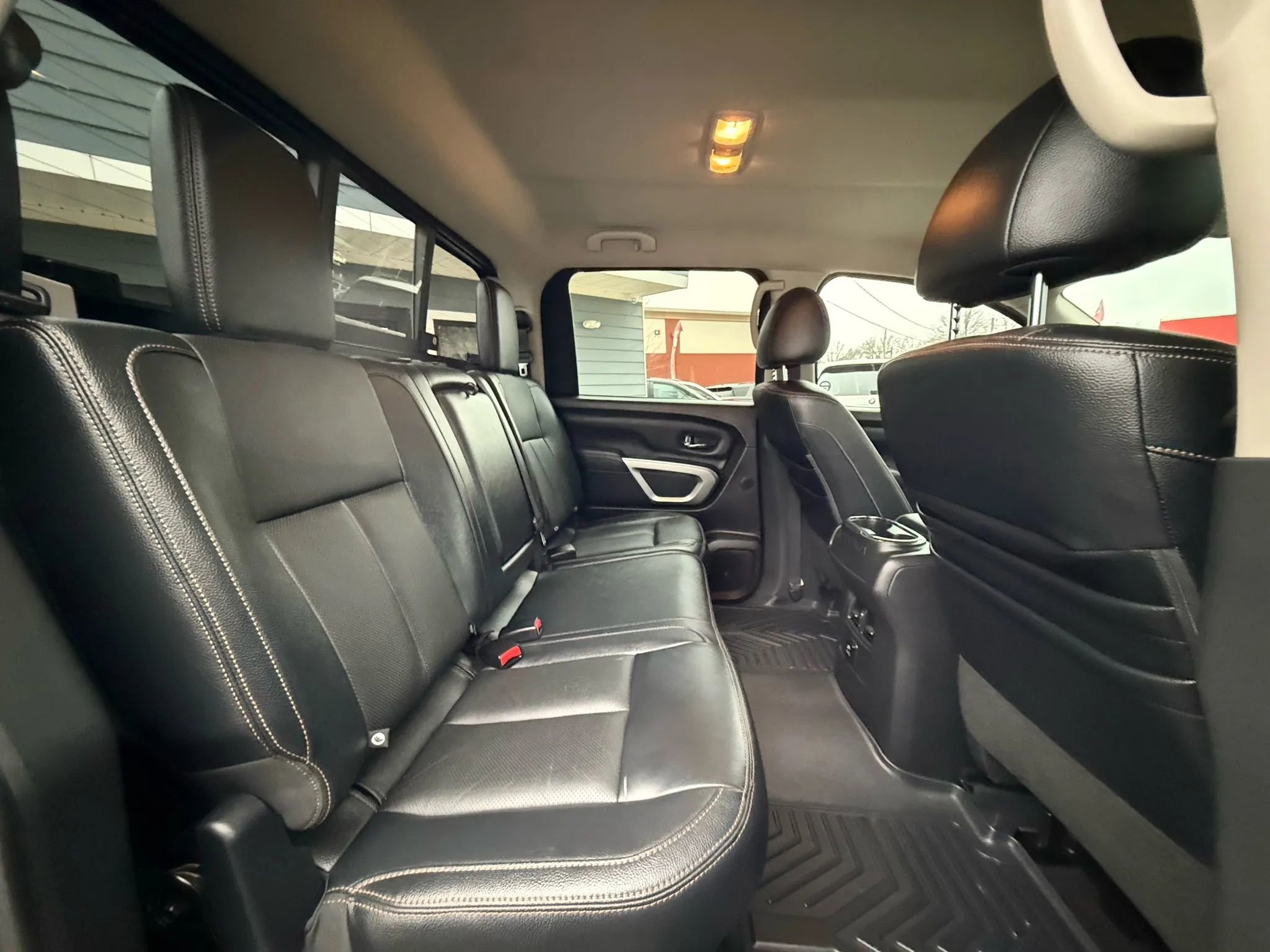 Used 2017 Nissan Titan SL image 27