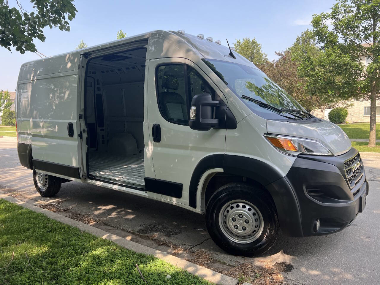 Used 2025 RAM ProMaster 2500 w/ Convenience Group image 17