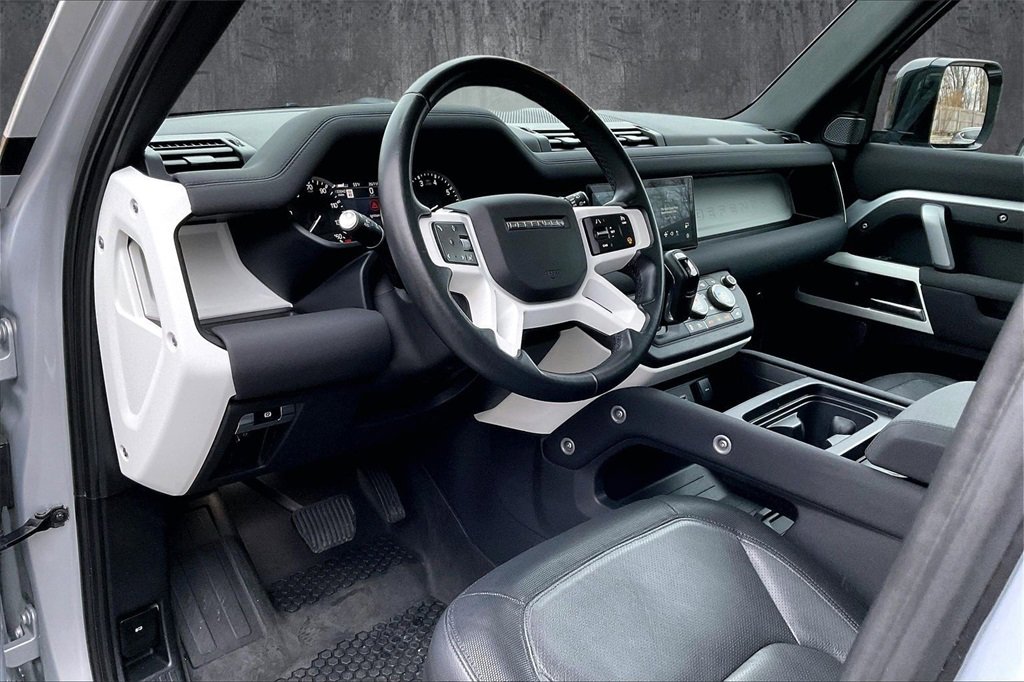 Used 2023 Land Rover Defender 110 X-Dynamic SE image 17