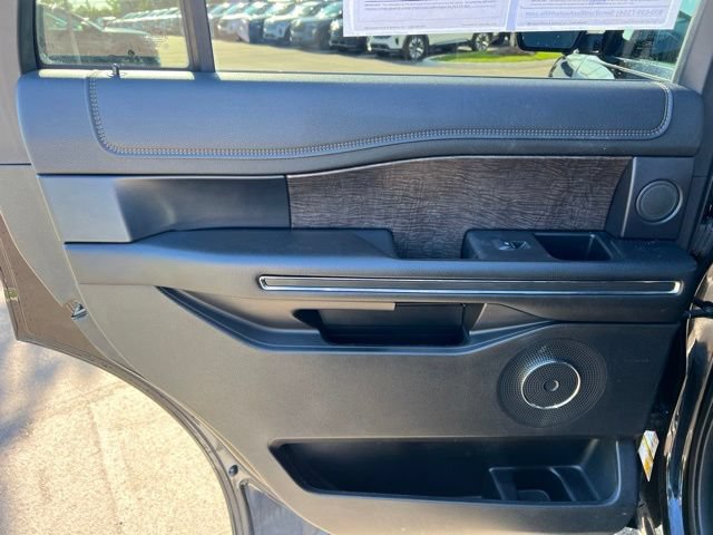 Used 2019 Ford Expedition Limited w/ Special Edition Package AWD/4WD image 15