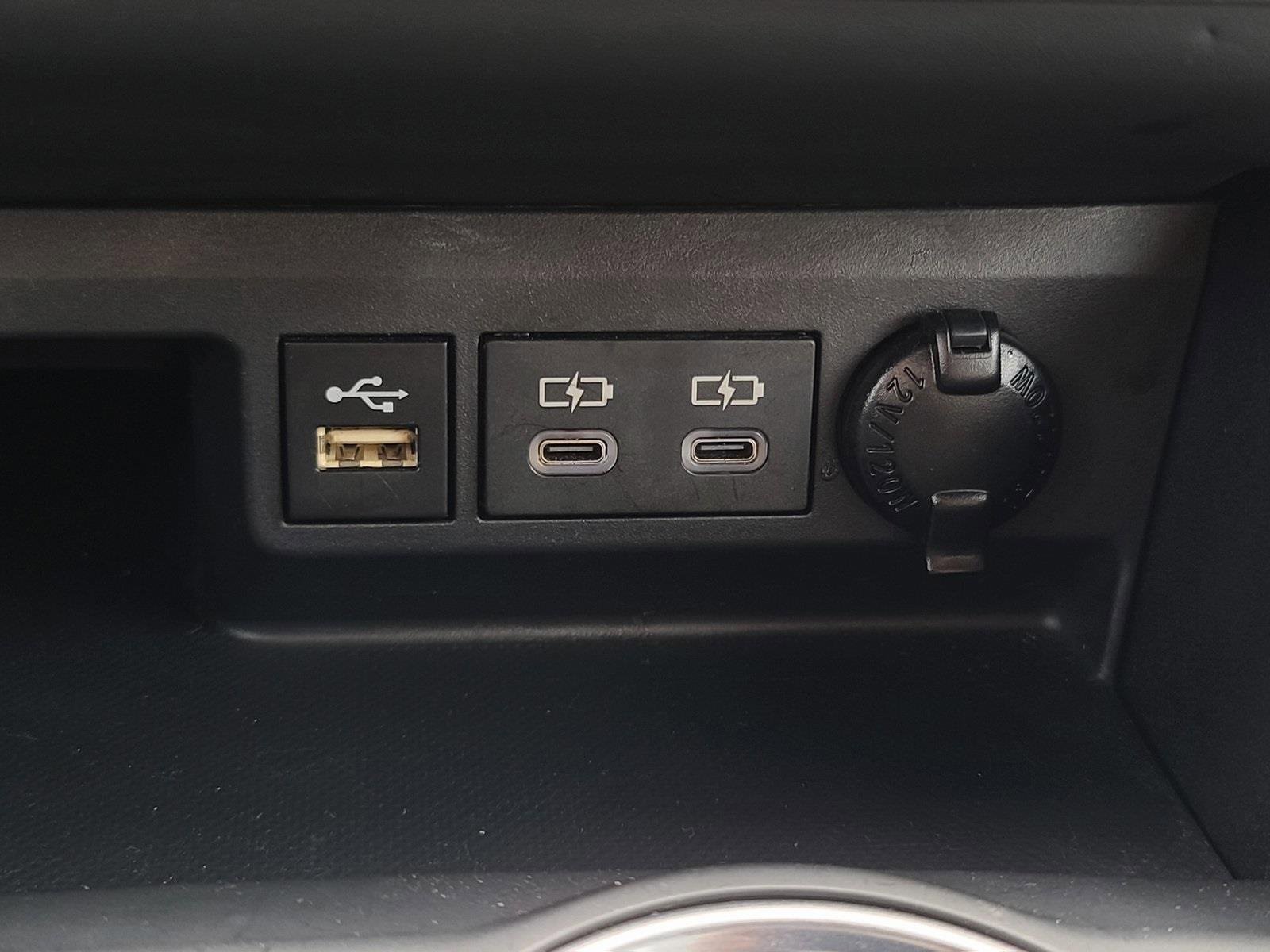 Used 2024 Toyota Highlander LE image 25