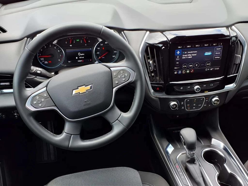Used 2023 Chevrolet Traverse LT FWD image 10