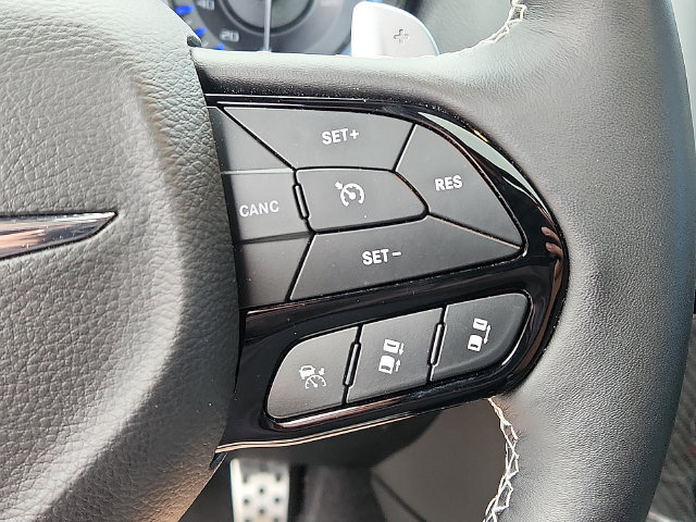 Used 2023 Chrysler 300 C RWD image 23