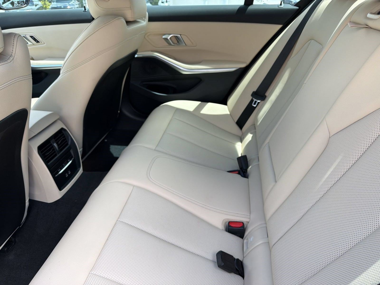 Used 2024 BMW 330i Sedan w/ Premium Package RWD image 23