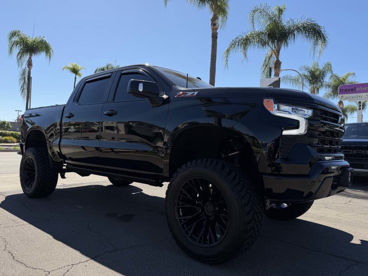 Used 2024 Chevrolet Silverado 1500 LT w/ Z71 Off-Road Package AWD/4WD image 10