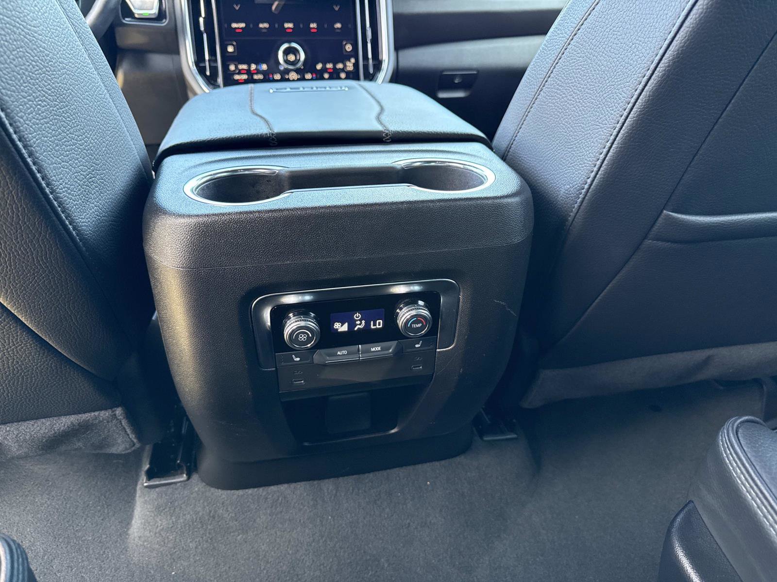 Used 2025 GMC Yukon Denali image 17