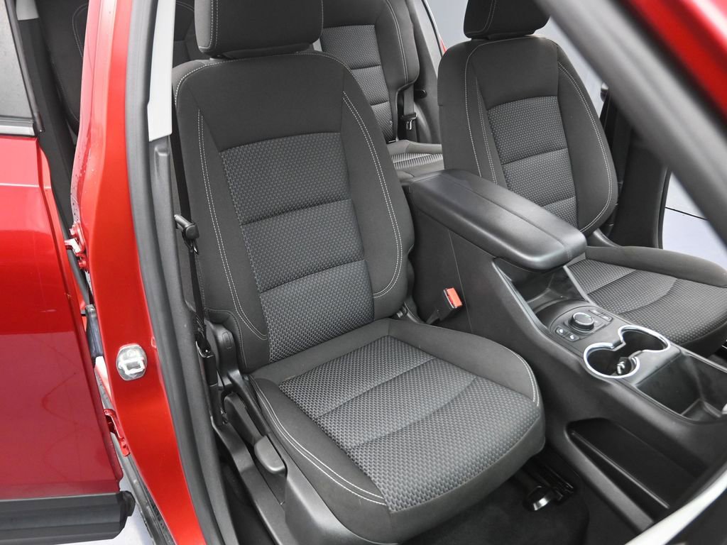 Used 2024 GMC Terrain SLE w/ Driver Convenience Package image 13