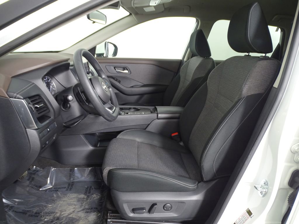 Used 2023 Nissan Rogue SV image 10