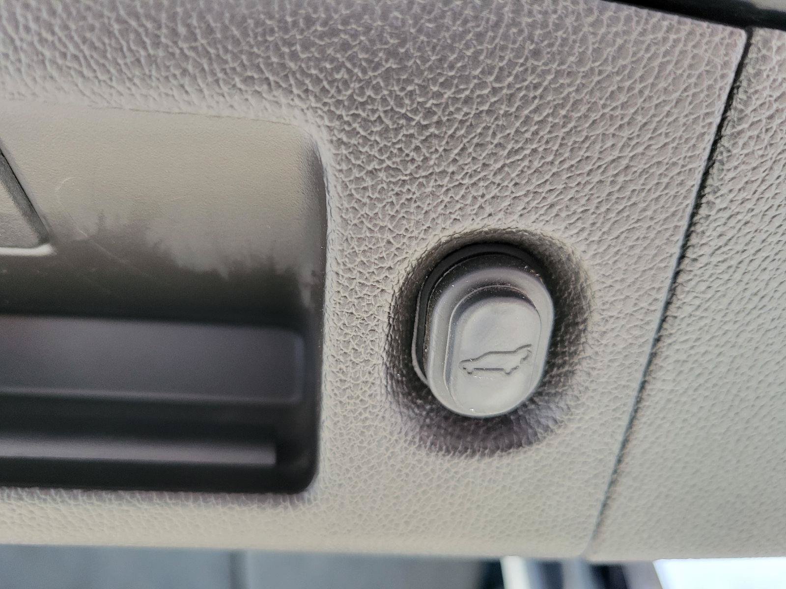 Used 2015 Chevrolet Tahoe LTZ AWD/4WD image 35