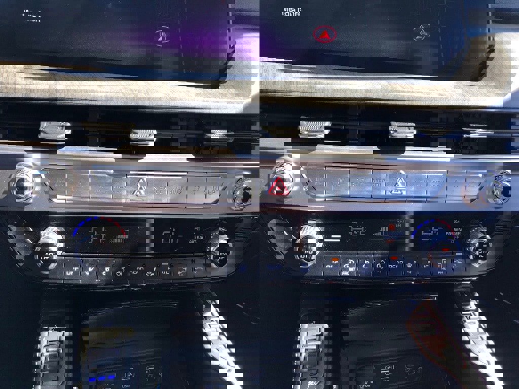 Used 2024 Kia Telluride EX w/ EX Captain's Chair Package image 28