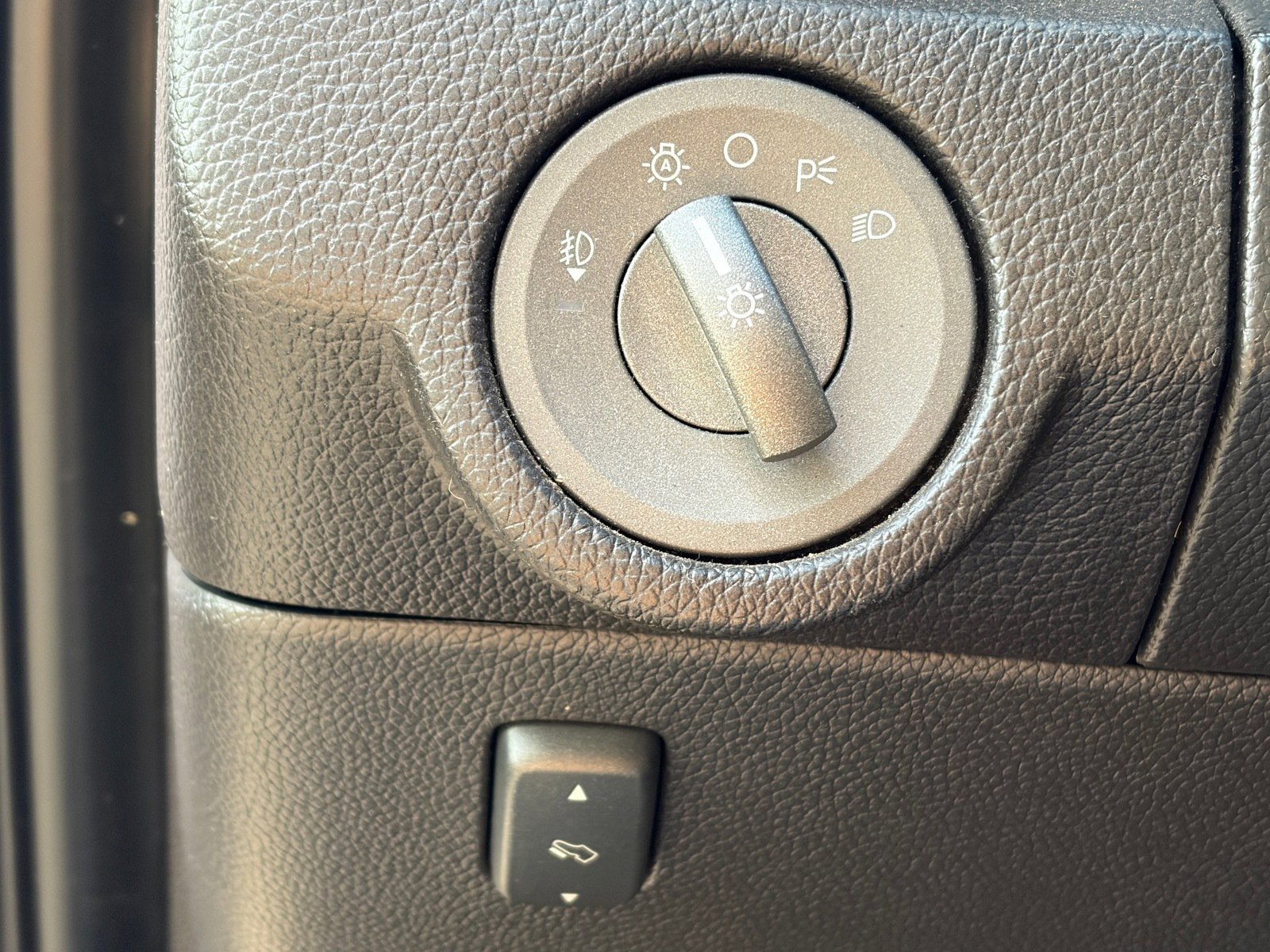 Used 2012 Lincoln Navigator 4WD image 10