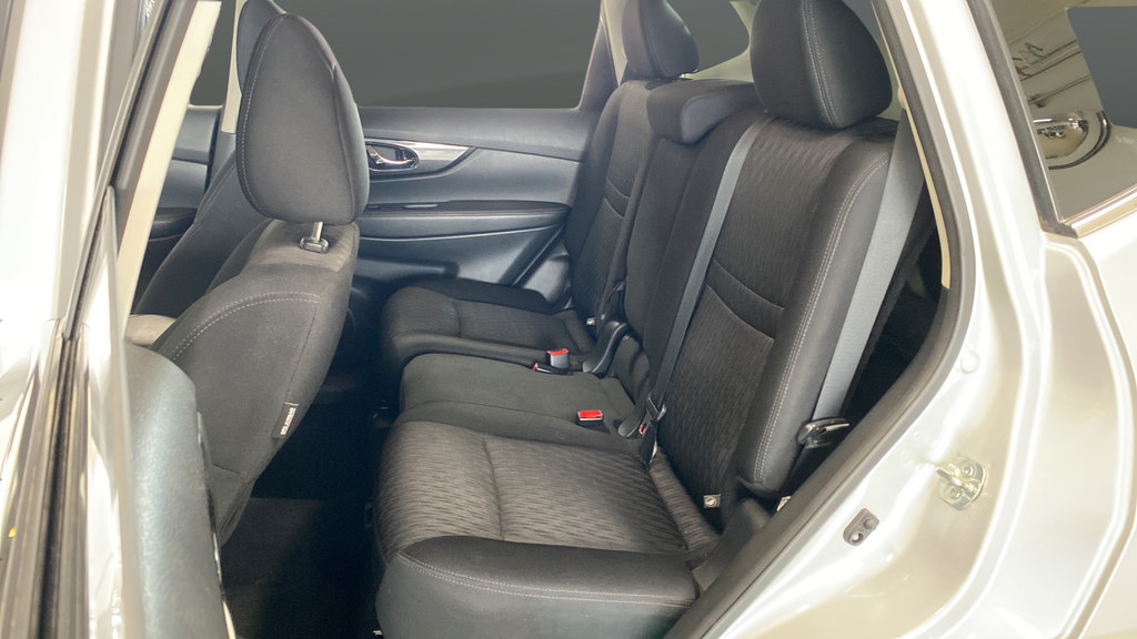 Used 2017 Nissan Rogue SV FWD image 20
