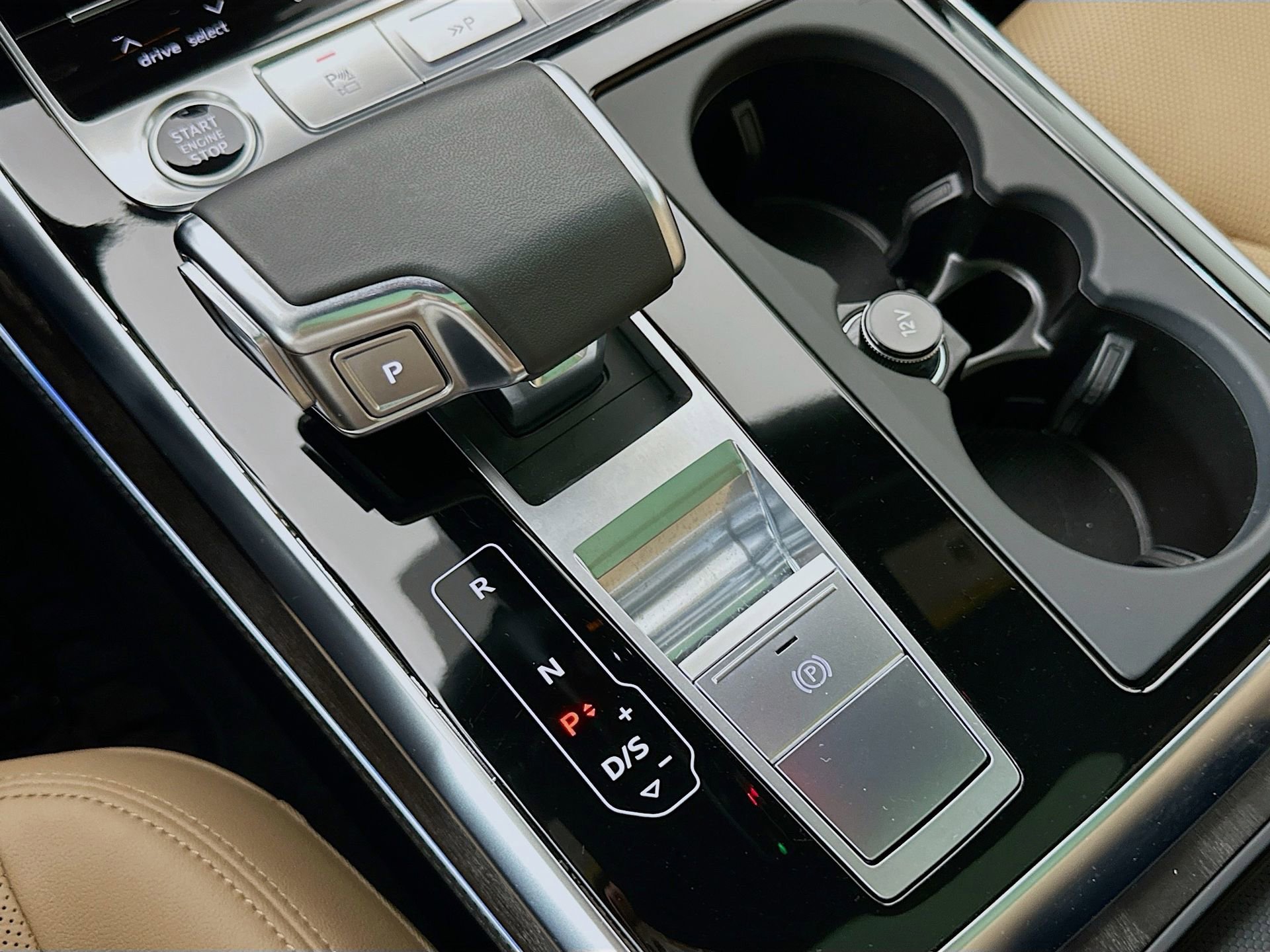 Used 2023 Audi Q8 Prestige w/ Prestige Package image 18